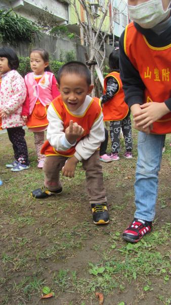 摸摸踩踩泥土 (4)