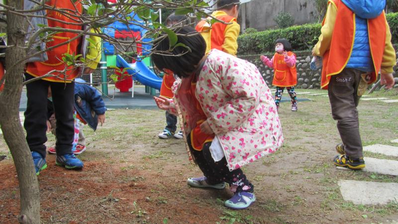 摸摸踩踩泥土 (11)