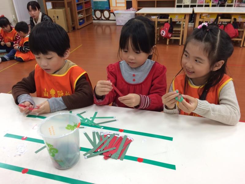 聖誕花圈製作中 (1).jpg