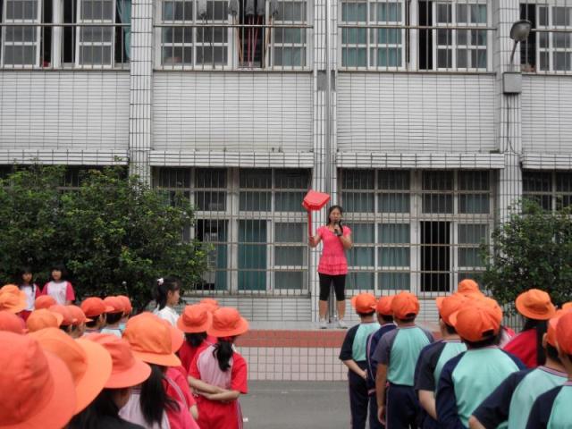 它被不當使用踼爛了？！