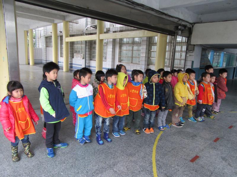 來看看行動圖書車長怎樣囉 (1)