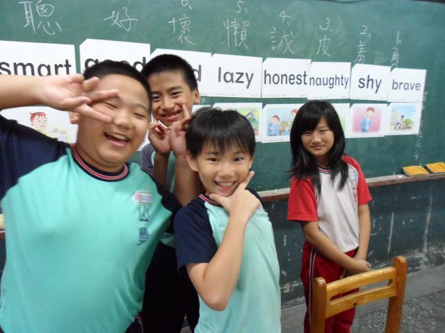 今天要進行的是"單字"和"圖片"的分組PK~