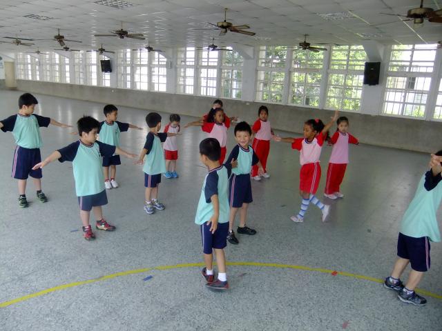 體操隊形散開中(2)