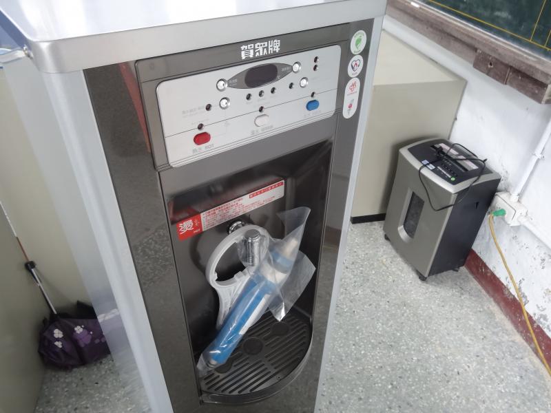 總務處新設飲水機01