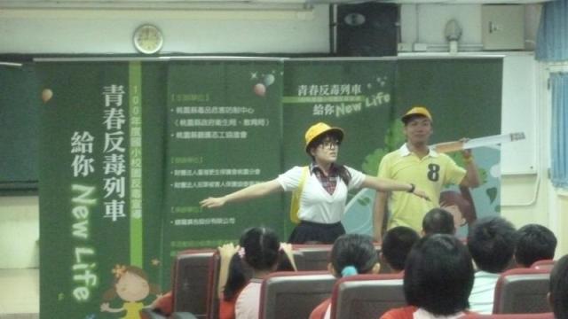 小花妹妹很擔心Ｍicky哥哥要和她斷交，不但請小朋友不要罵他，而且......