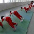 墊上運動(彈鋼琴)男生
