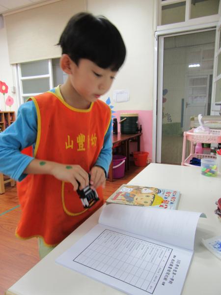 假日借書中 (26).JPG