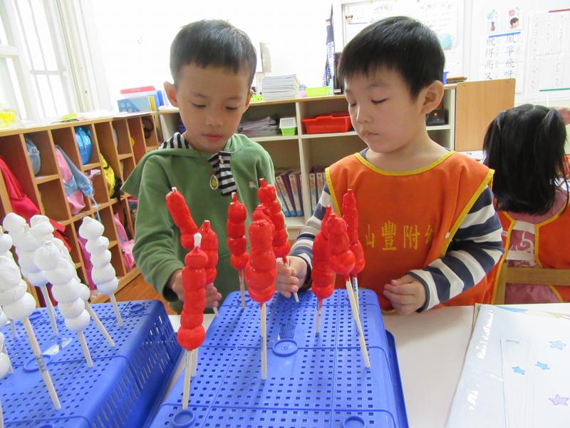 幫糖葫蘆塗上顏色 (19).JPG