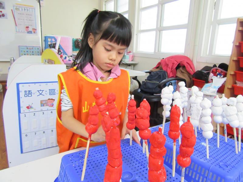 幫糖葫蘆塗上顏色 (20).JPG