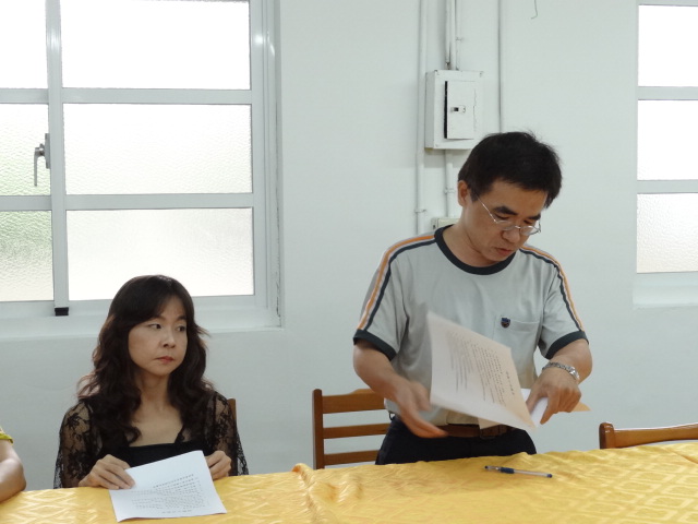 簡老師（右一）是資源班老師..擔任國語科教學