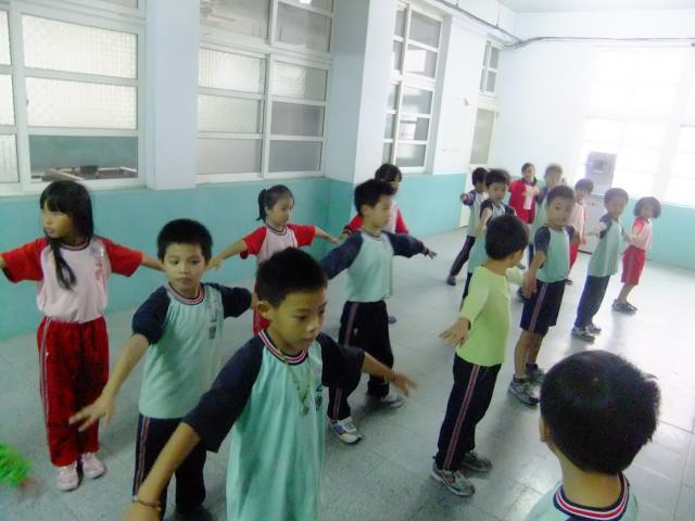 體操隊型散開中(1)