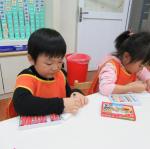 認真製作聖誕老人 (4).JPG