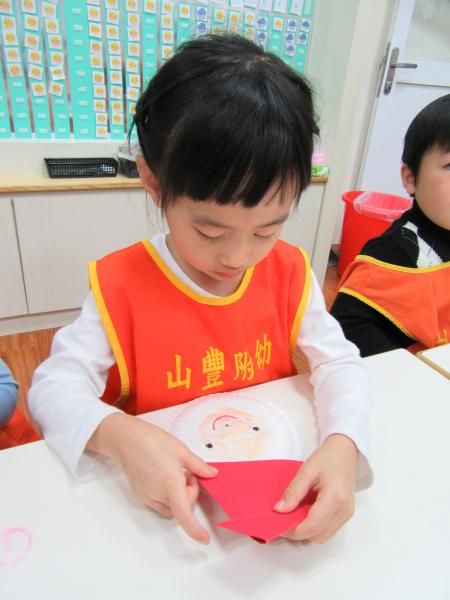 認真製作聖誕老人 (11).JPG
