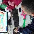 操作電腦中~