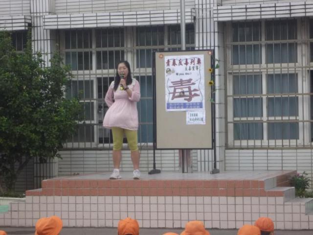 還有呀!不要隨便亂吃別人給的東西...即時是很可口的糖果或餅乾