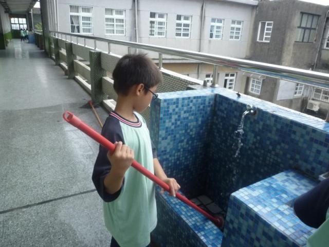 連洗拖把都會被偷拍.......