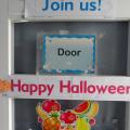 教室後門~萬聖節標語:Happy Halloween^^~