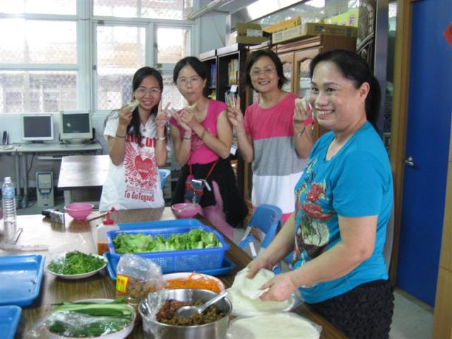 愛上東南亞---新移民多元文化交流參訪新移民中心活動，美食教學，邊吃邊學好快樂。