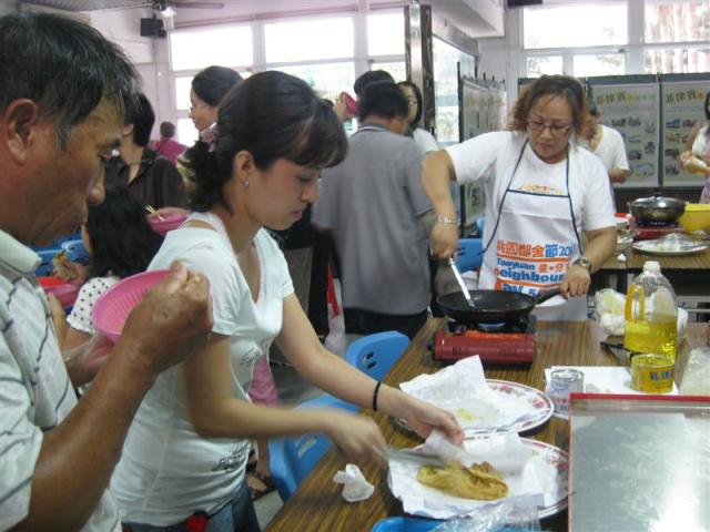 愛上東南亞---新移民多元文化交流參訪新移民中心活動，美食教學，志工教學用心。