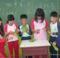 五愛   用放大鏡觀察:厥類繁衍下一代ㄉ" 孢子".