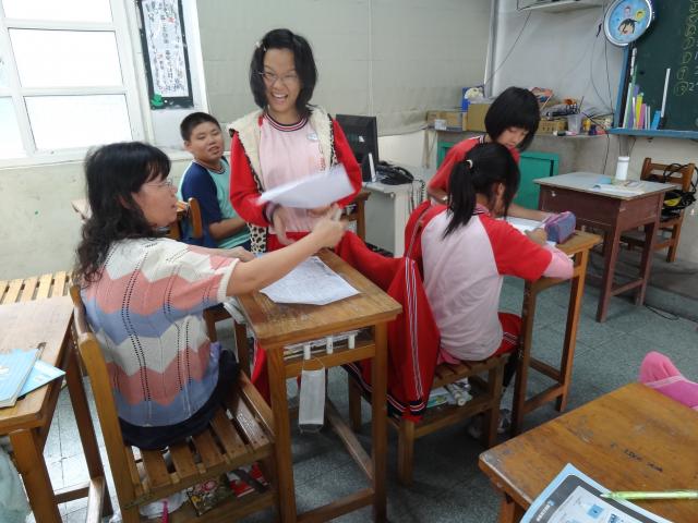 美雲老師個別指導學生課業疑問