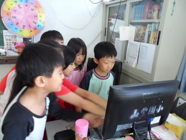 很認真地在討論唷^^"