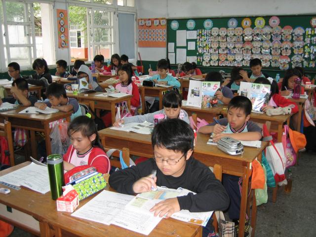 聚精會神地查資料