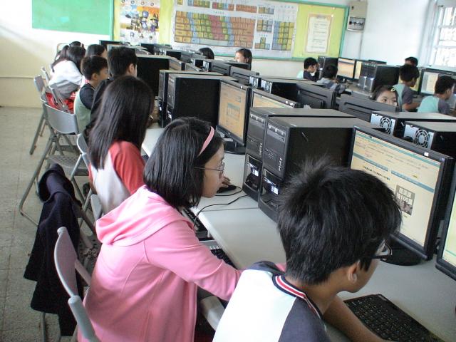 瞧！我們認真的模樣...