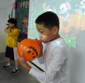 Halloween樂翻天~~吹氣球大賽"來啦^^
