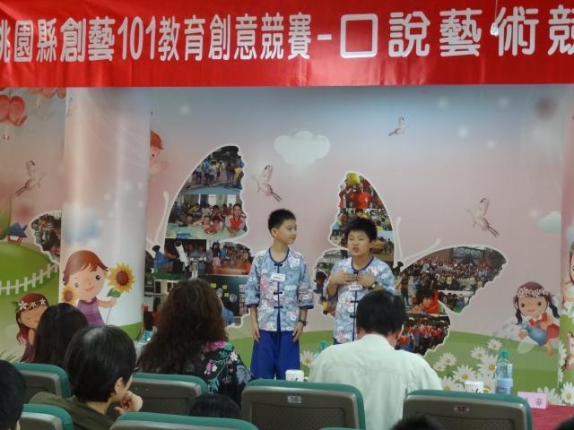 學生上台態度大方有禮貌