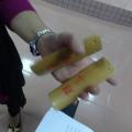 廖老師示範竹板的握法