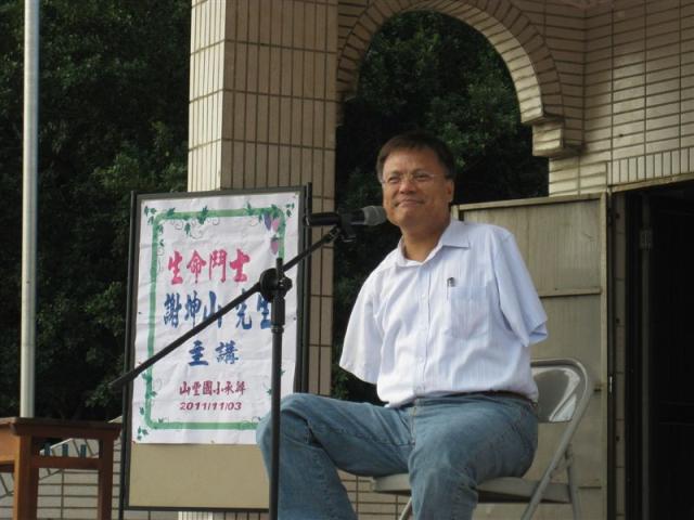 精彩的聲音表情吸引著全體師生的目光