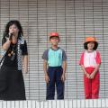 生教組長向全校同學宣導正確的服裝儀容