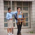 主任宣導搬椅子的方法