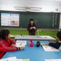 老師示範指北針的使用方法