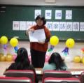 秀蘭老師指導學生閩南語咬字發音