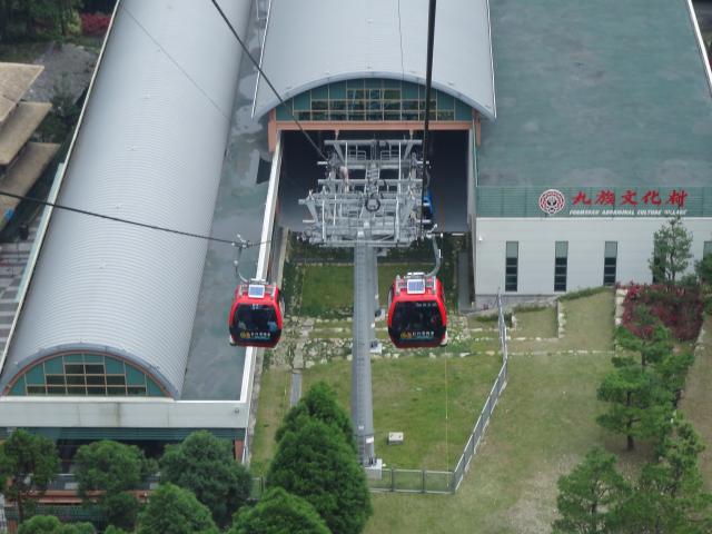 搭乘日月潭纜車--進九族化村