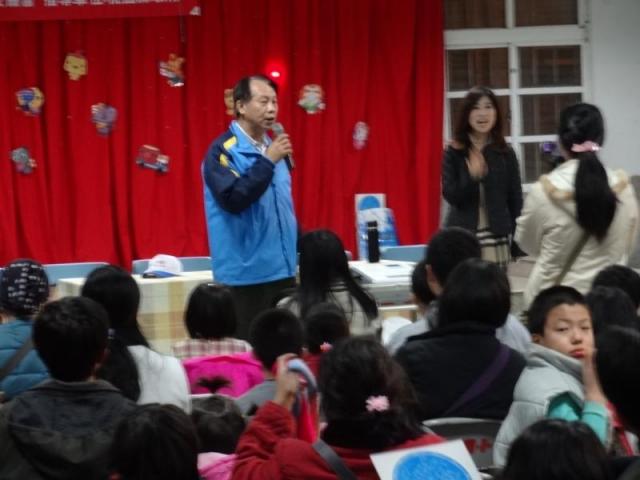 校長介紹現場來賓