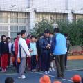 田徑比賽獻獎給學校