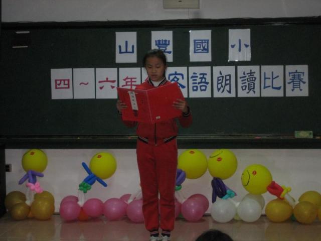 學生參加客語朗讀比賽情形