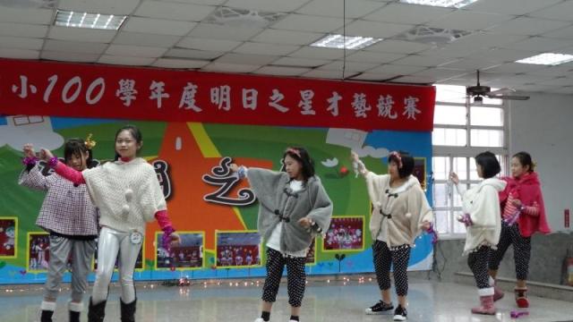 佳蓁舞姿優美哦！