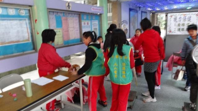 謝謝大家的幫忙讓今天的書包減重抽測活動順利完成.......