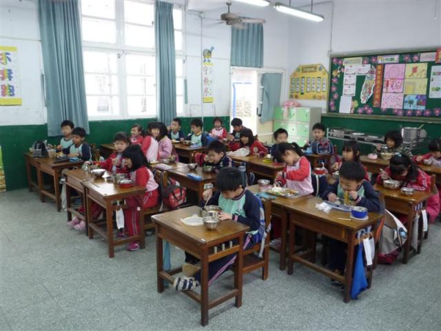 等大家打完菜......喊吃飯的口令....