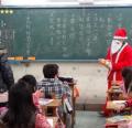 聖誕老公公來到五孝-李老師引導學生互道祝福語-