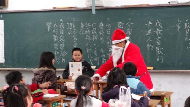 雖然是小小糖果--卻是家長會長陳會長的一番心意