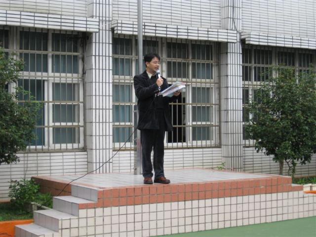 100年新移民徵文本校成績優異於100-12-20全校升旗時間公開表揚