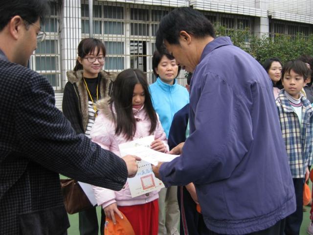 五愛周明諭榮獲國小組第二名