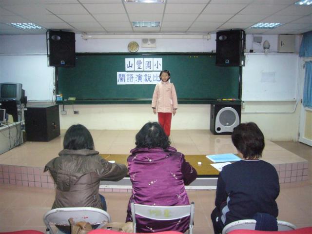 態度謙恭有禮