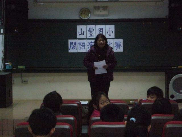 秀蘭老師給予同學鼓勵與講評！