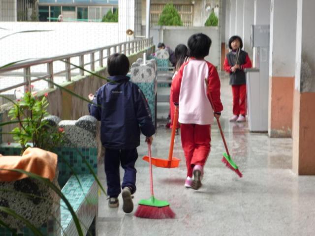 第二棟二樓辛苦打掃的小朋友 